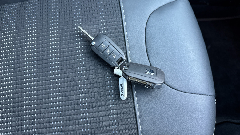 Peugeot 2008 1.2 PureTech 110 Allure Premium 5dr Petrol Estate